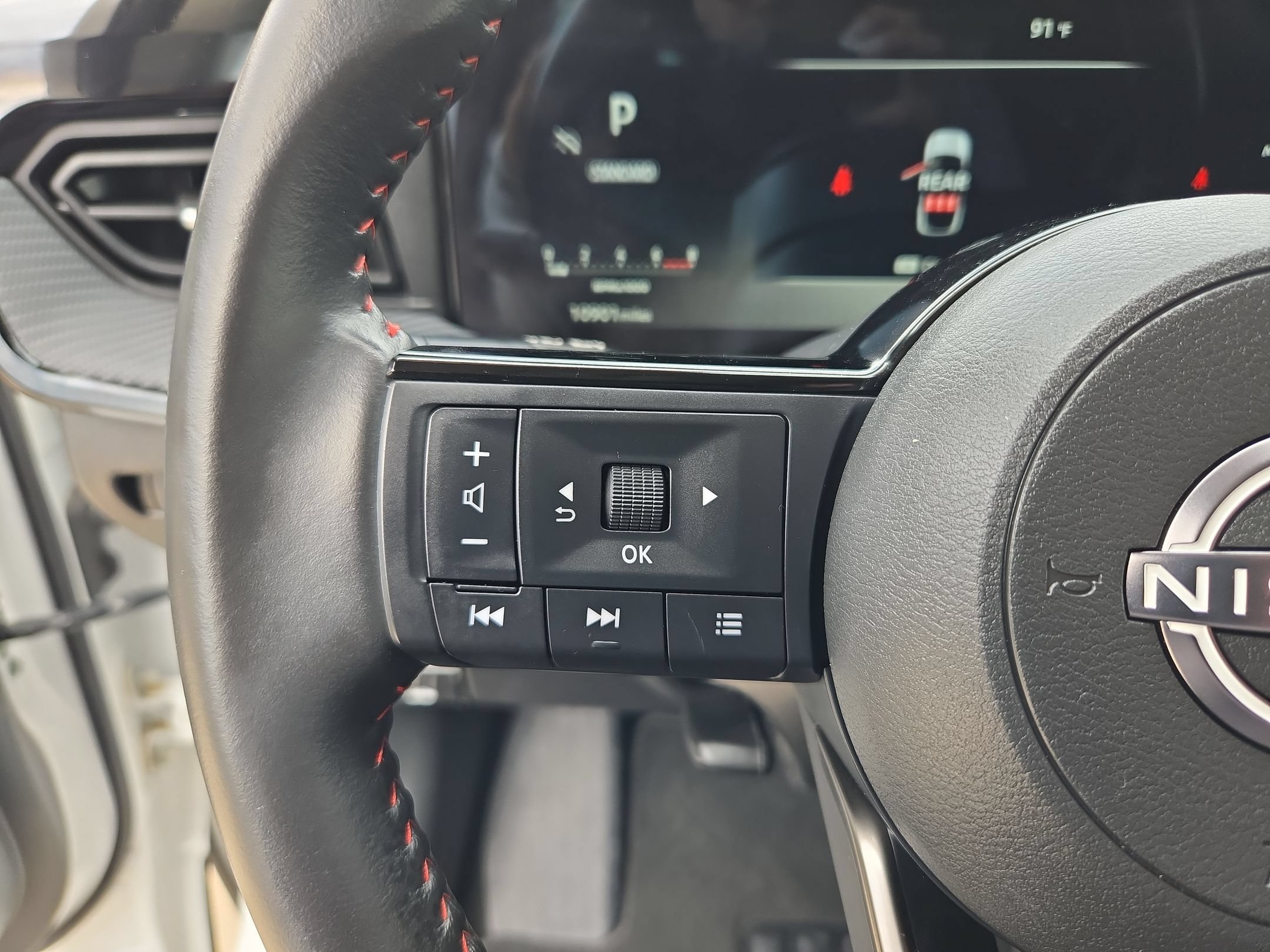 Certified 2025 Nissan Kicks SR FWD image 22