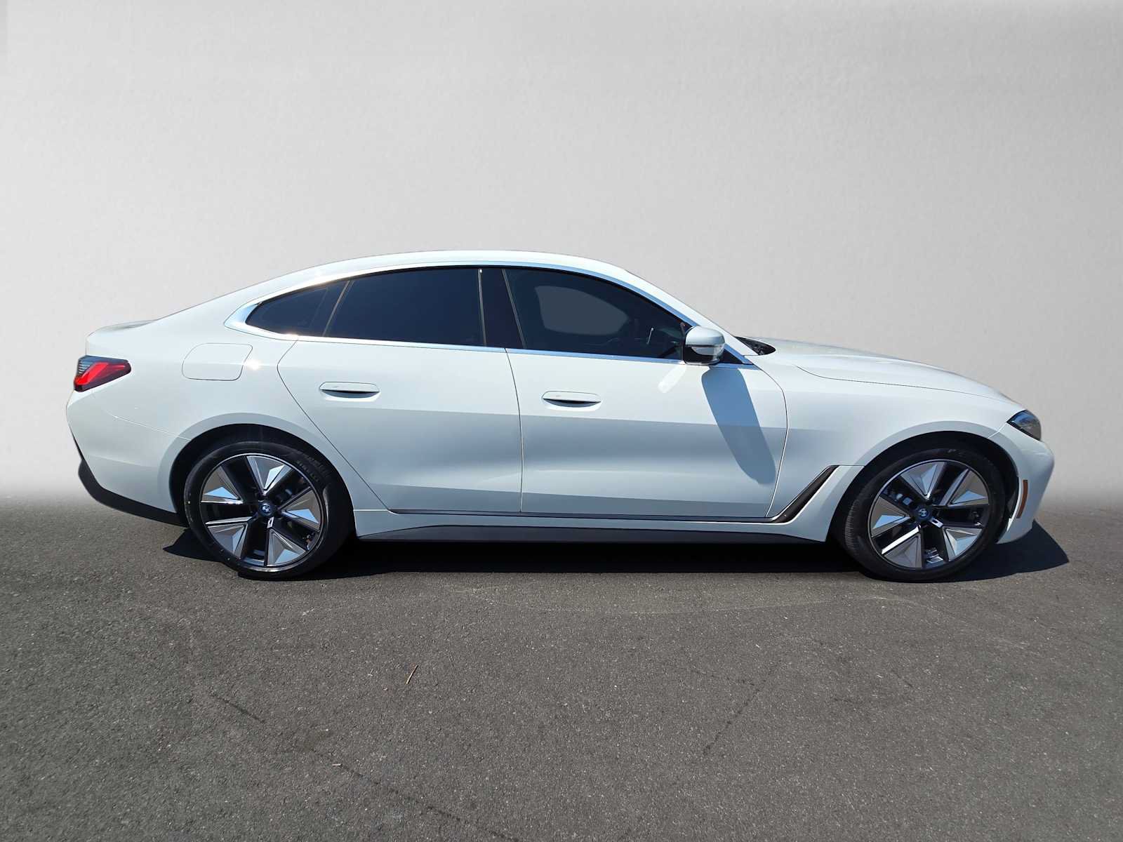 Used 2023 BMW i4 eDrive40 RWD image 2