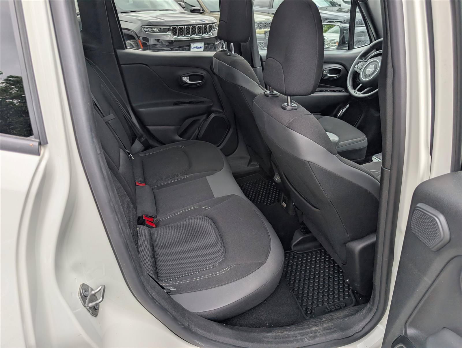 Used 2022 Jeep Renegade Altitude w/ Sun/Sound Group AWD/4WD image 12
