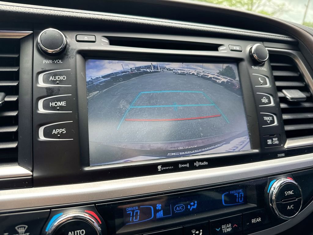 Used 2019 Toyota Highlander XLE AWD/4WD image 16