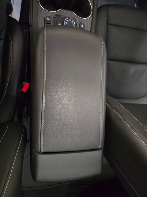 Used 2023 GMC Acadia SLT w/ Elevation Edition image 29