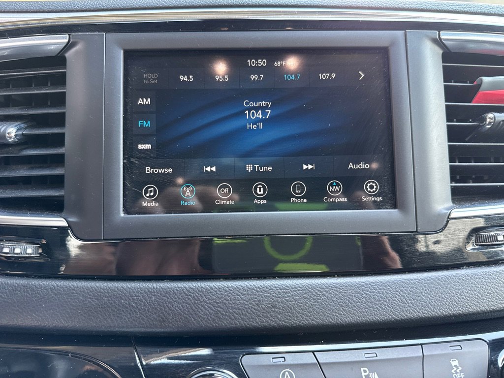 Used 2018 Chrysler Pacifica Touring Plus w/ S Appearance Package FWD image 14