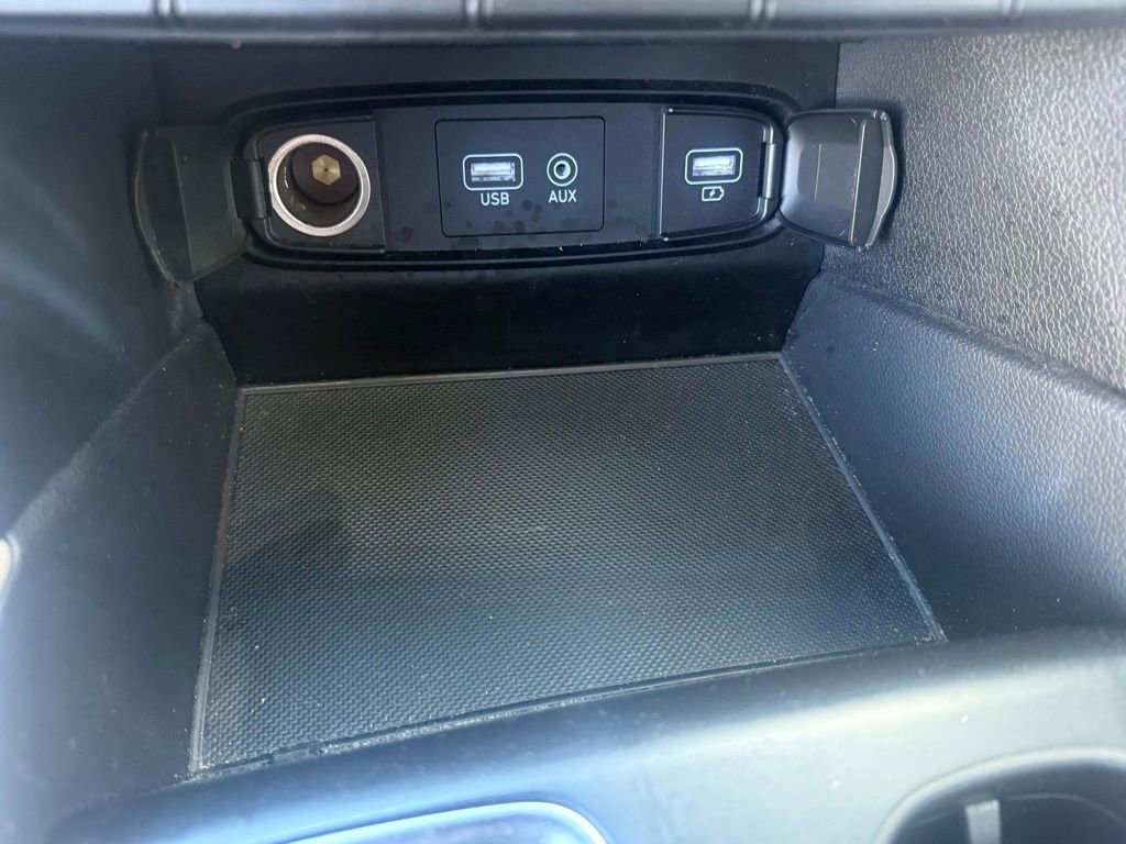 Used 2019 Hyundai Santa Fe Limited w/ Cargo Package image 15