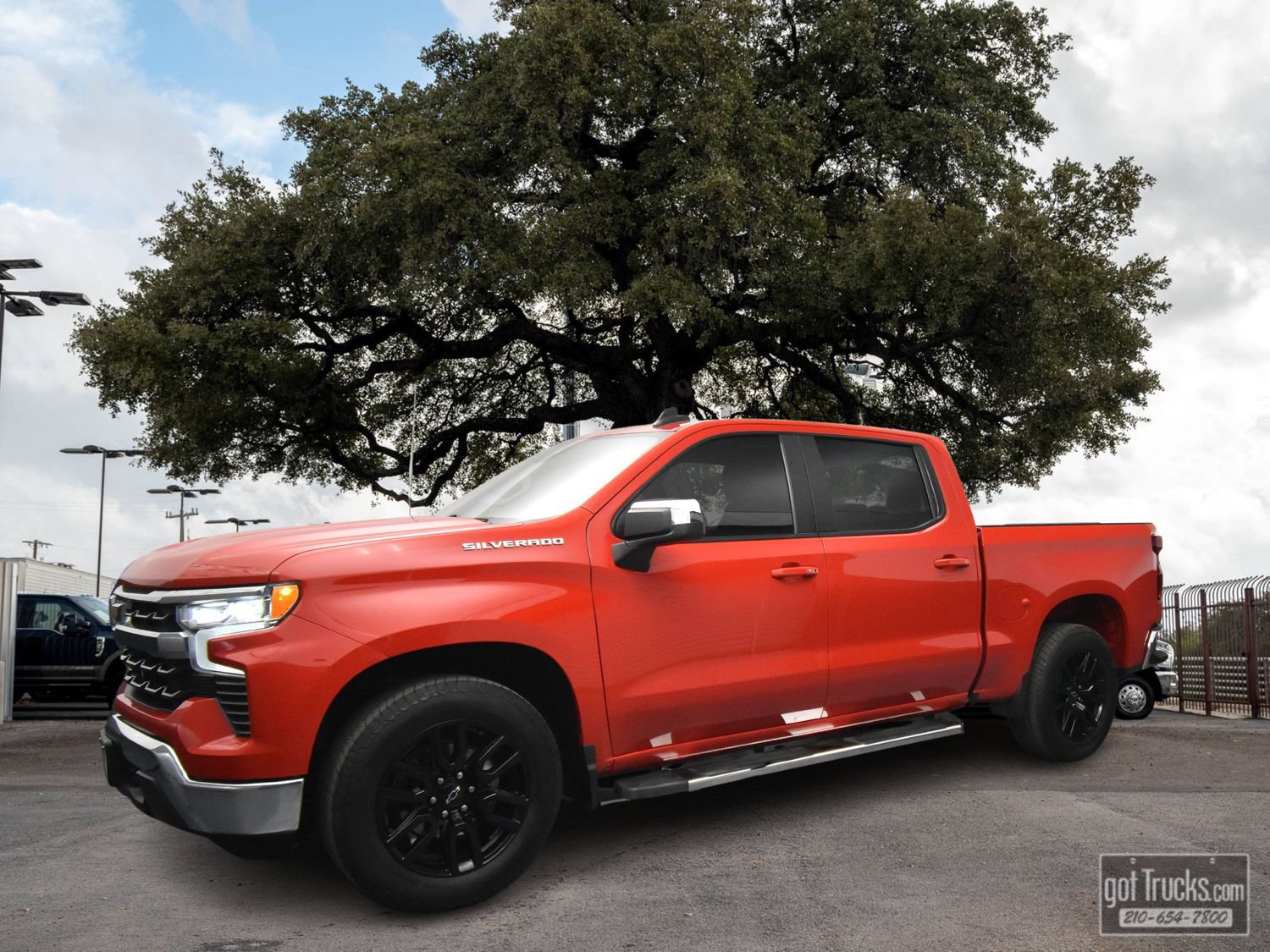 Used 2023 Chevrolet Silverado 1500 LT RWD image 1