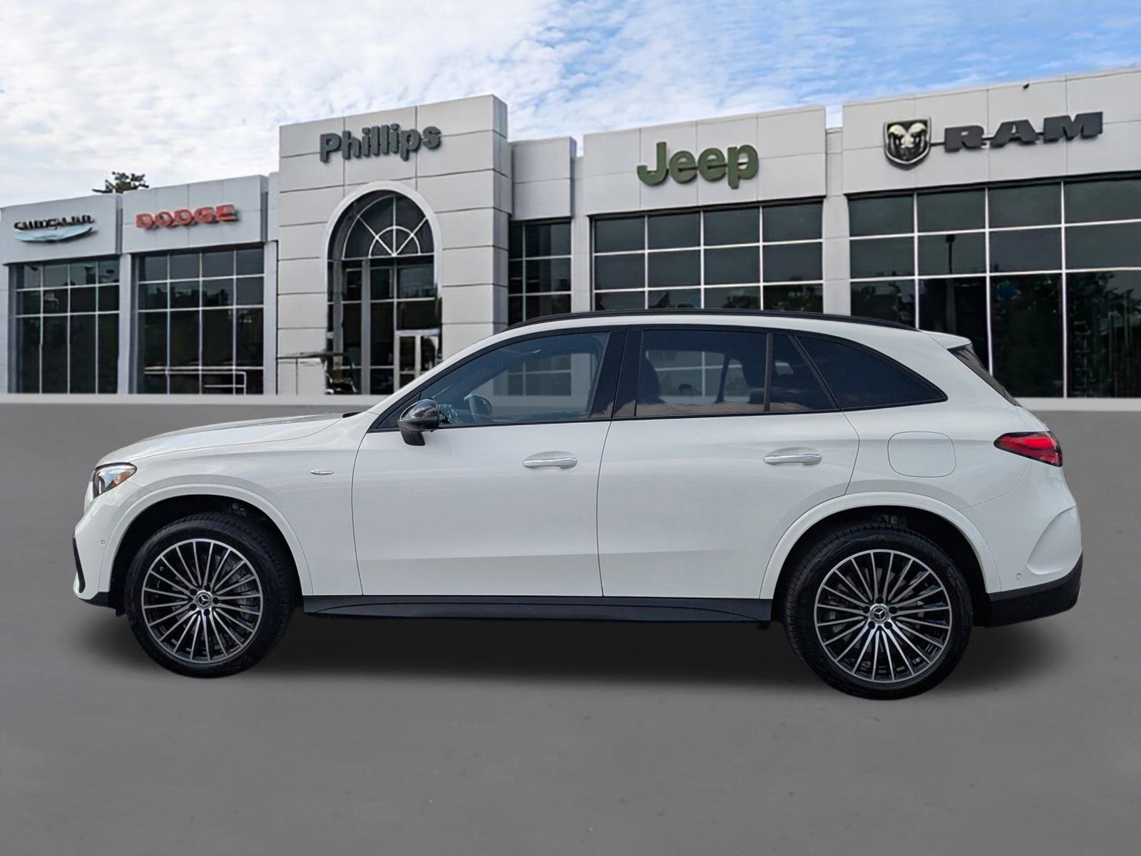 Used 2025 Mercedes-Benz GLC 350e GLC 350e 4MATIC image 6