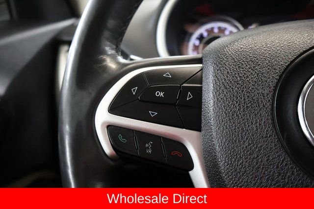 Used 2015 Jeep Cherokee Latitude w/ Cold Weather Group AWD/4WD image 16