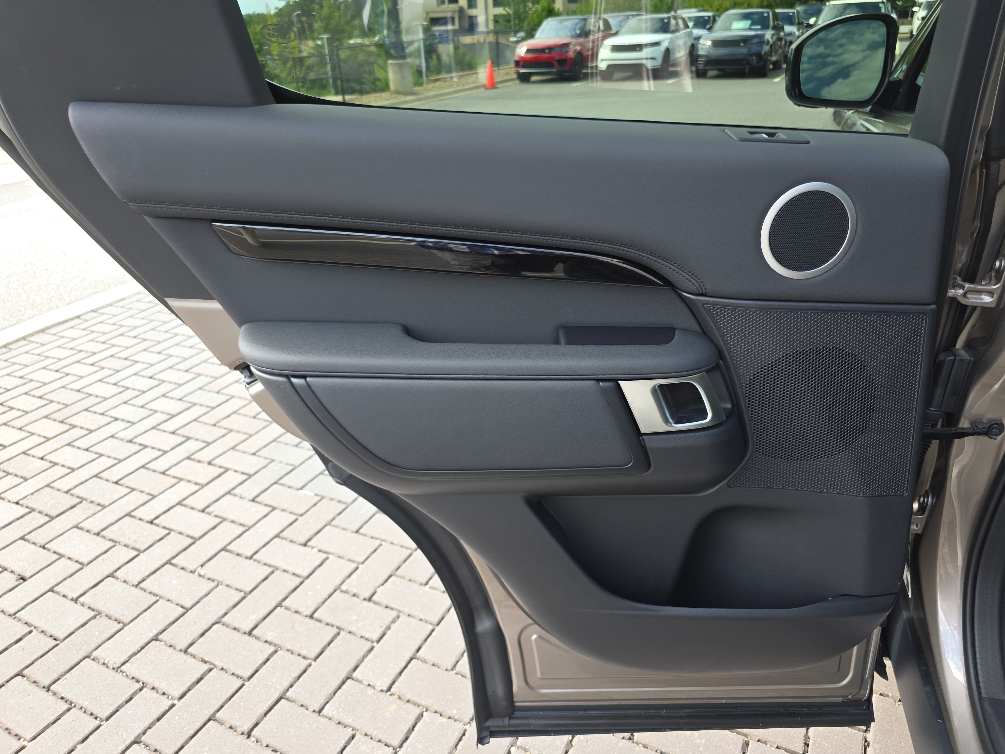Certified 2025 Land Rover Discovery S AWD/4WD image 15