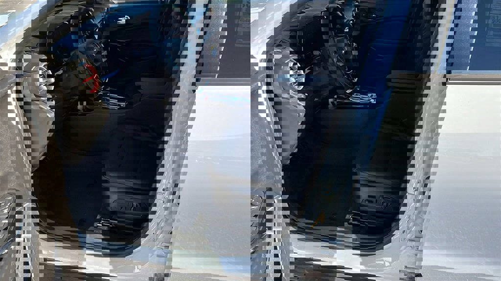 New 2026 Chevrolet Trax RS w/ Sunroof Package image 13