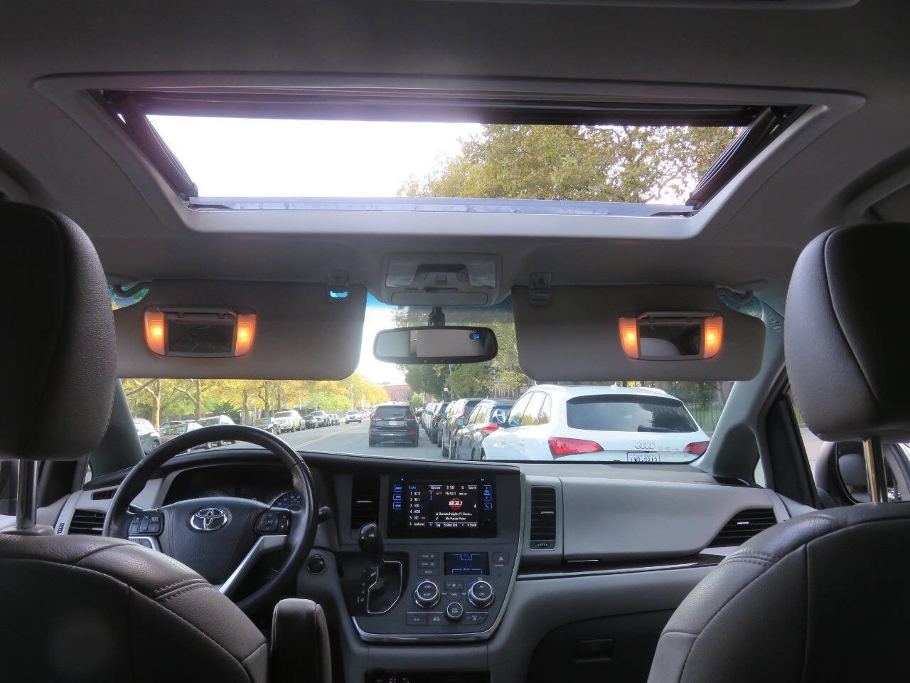 Used 2016 Toyota Sienna XLE Premium image 12