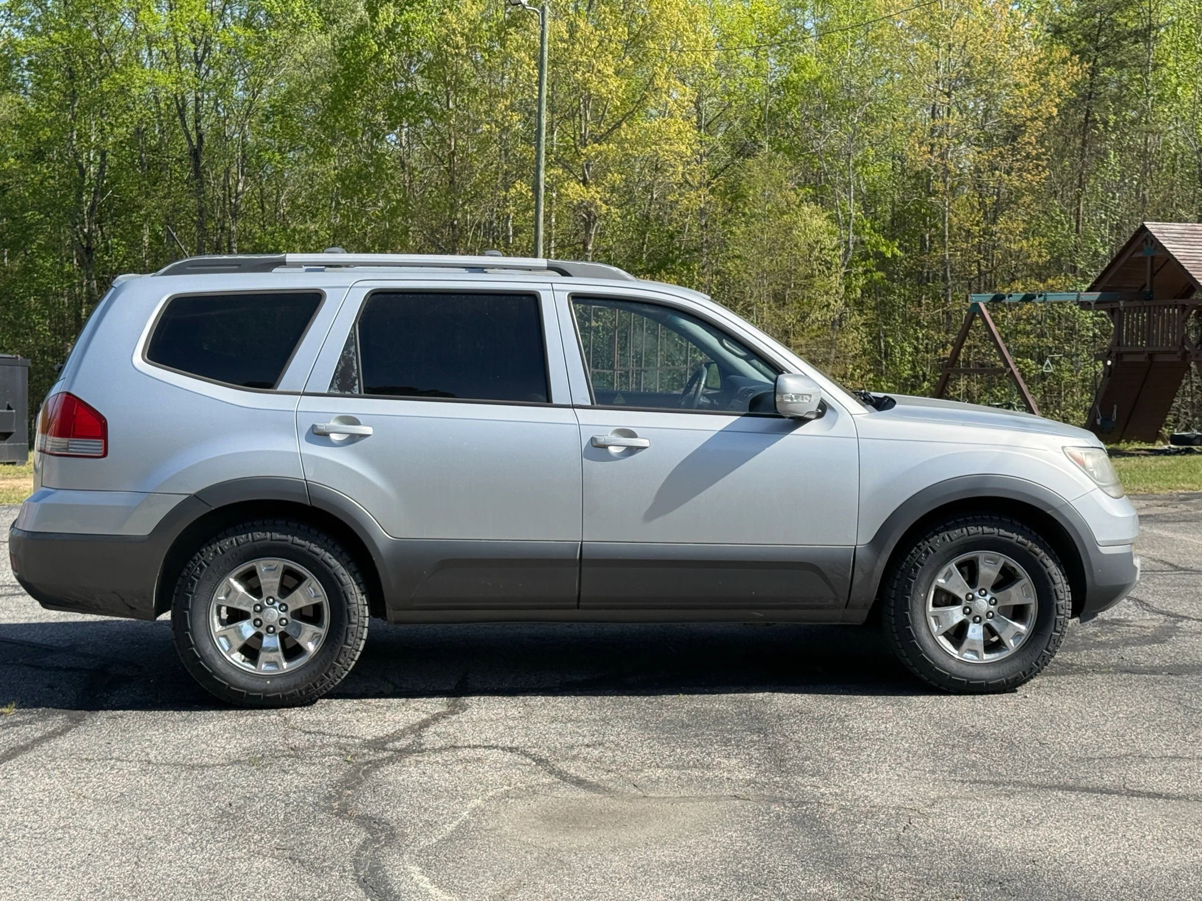 Used 2009 Kia Borrego EX w/ Leather Pkg image 2