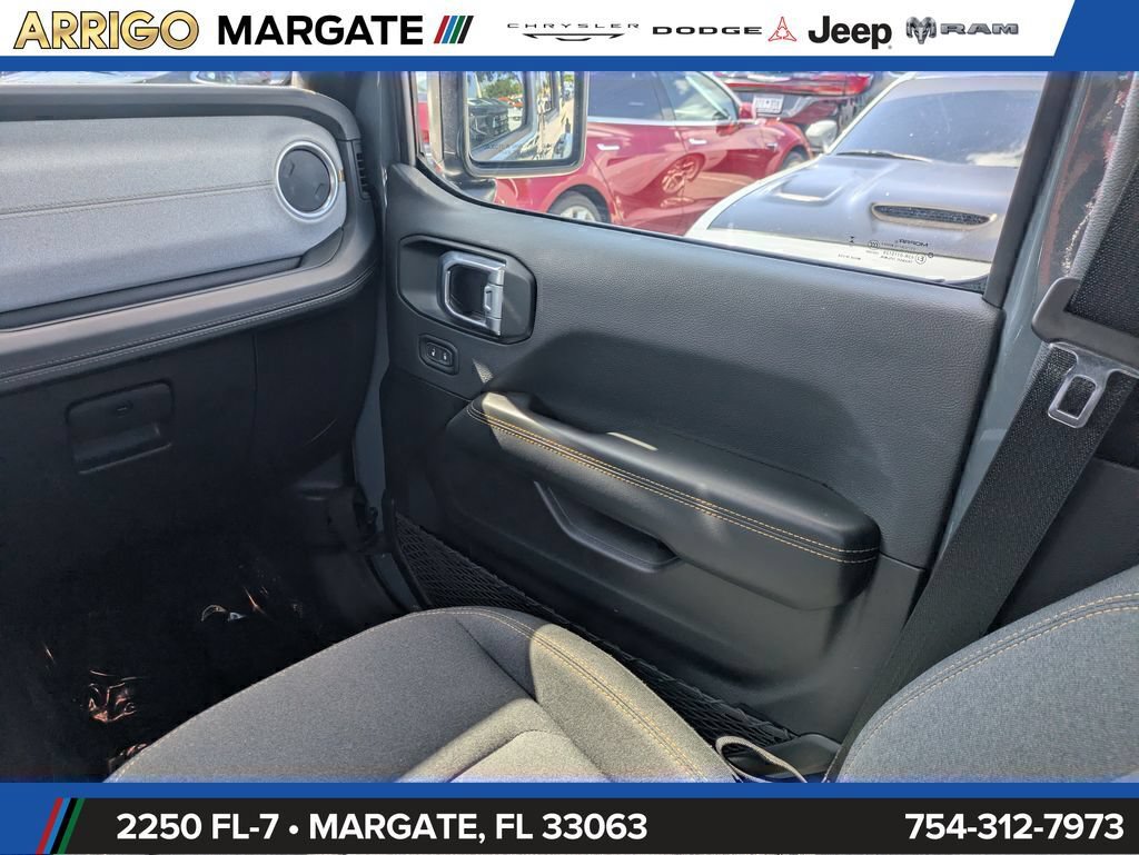 Used 2025 Jeep Wrangler Unlimited Sahara w/ Safety Group AWD/4WD image 17
