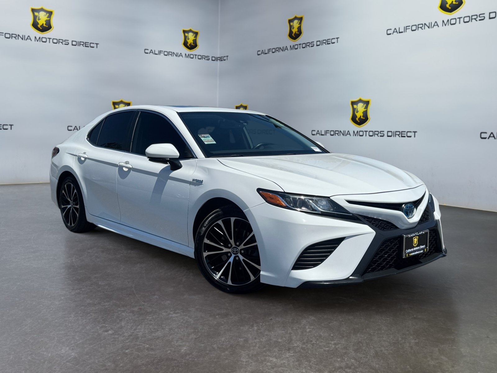 Used 2020 Toyota Camry SE w/ Sunroof Package FWD image 7