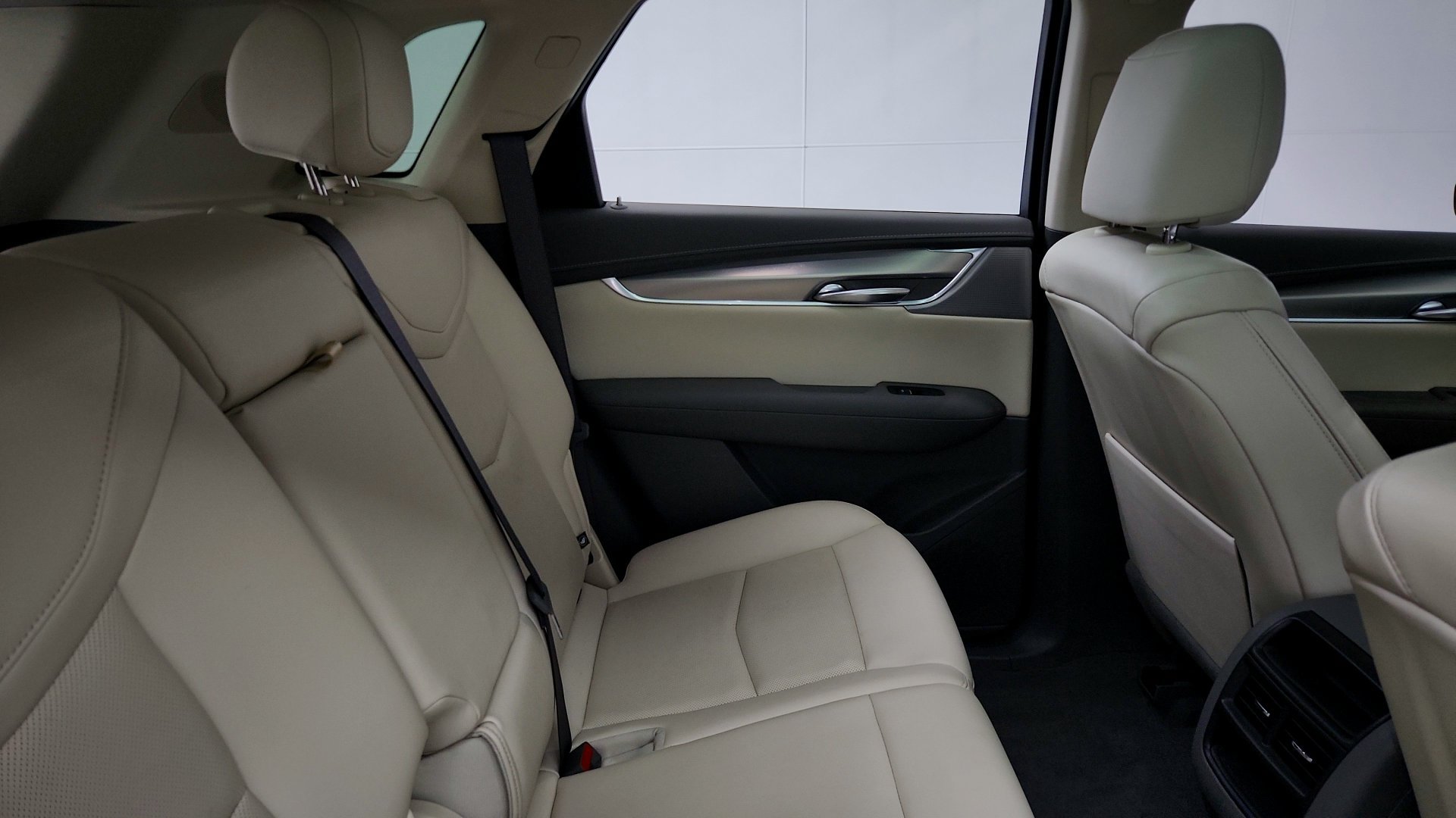 Certified 2023 Cadillac XT5 Premium Luxury AWD/4WD image 28