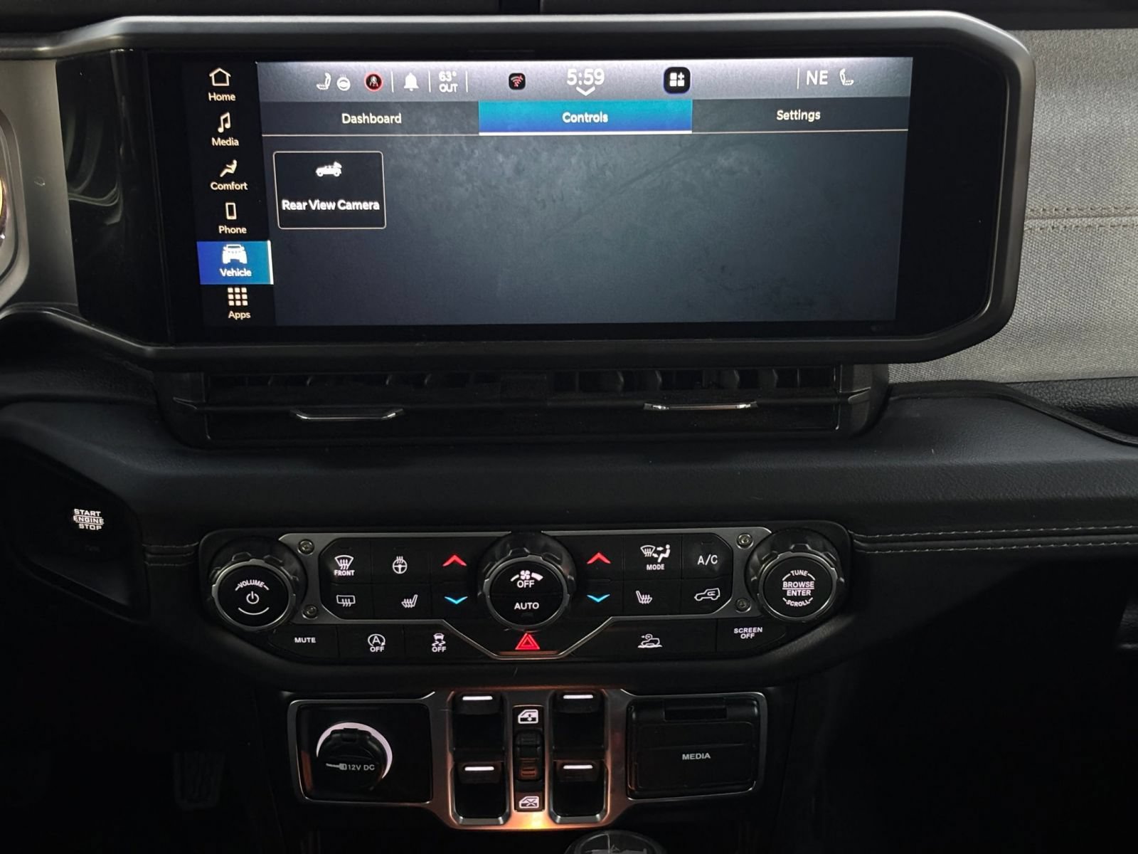 Used 2025 Jeep Wrangler Unlimited Sahara AWD/4WD image 16