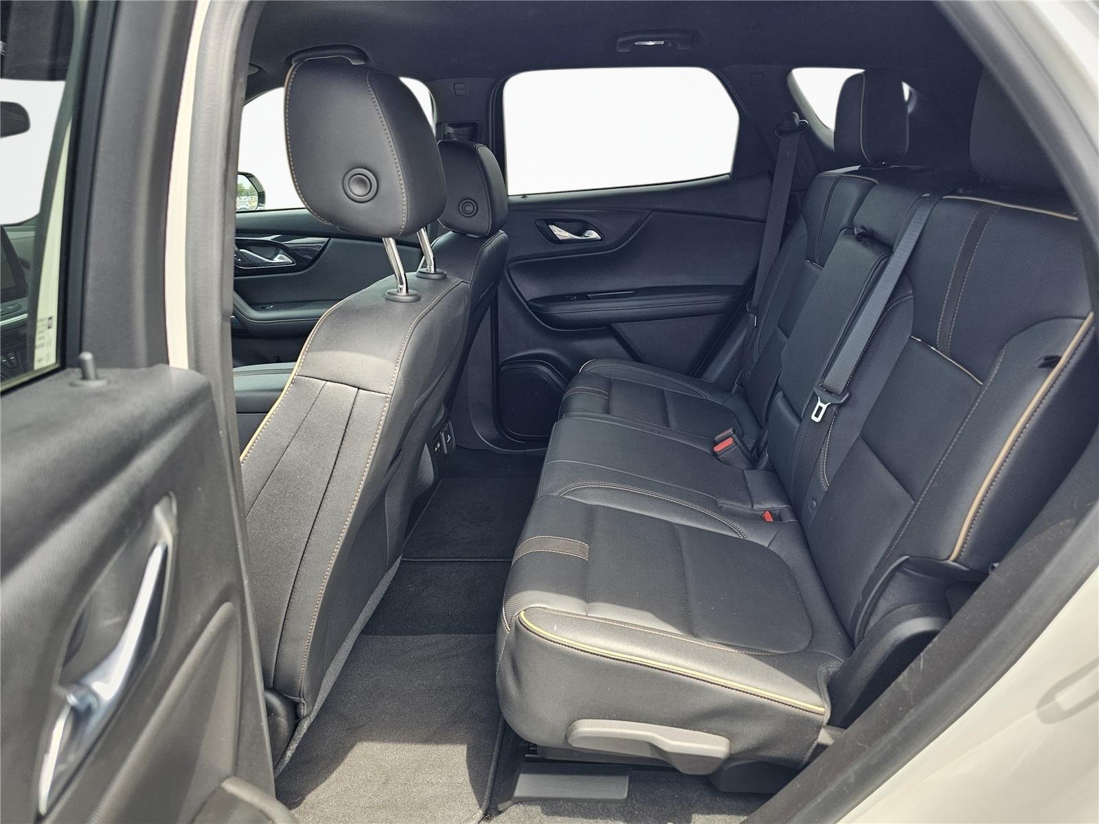 Used 2023 Chevrolet Blazer Premier FWD image 33