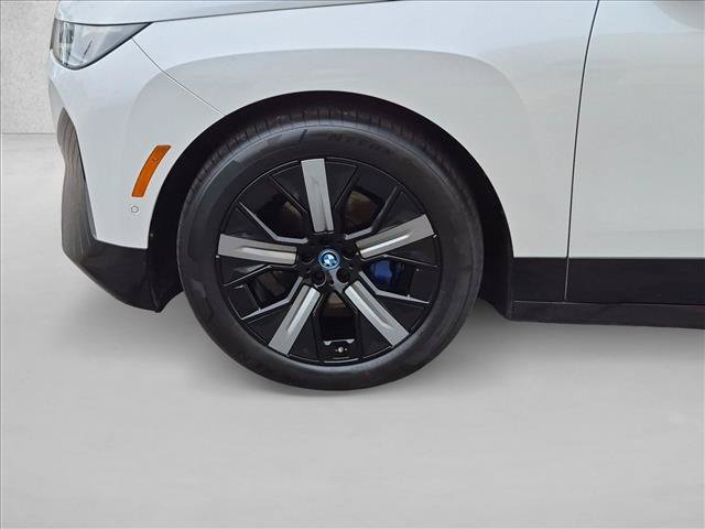 Used 2023 BMW iX xDrive50 w/ Premium Package AWD/4WD image 23