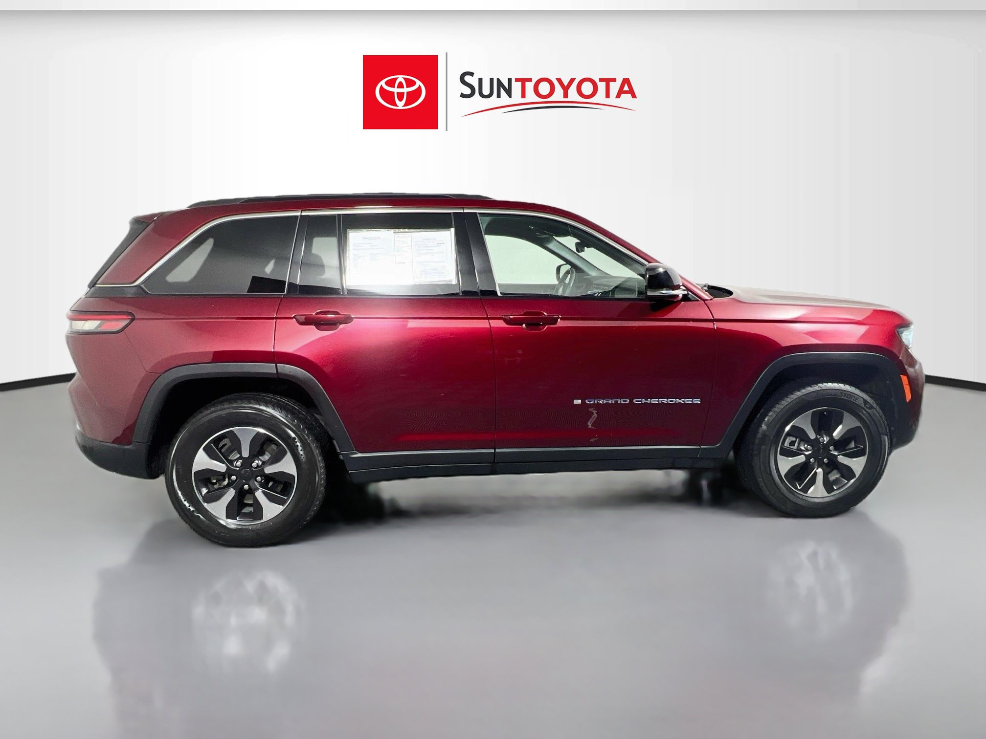 Used 2024 Jeep Grand Cherokee Limited 4xe AWD/4WD image 2