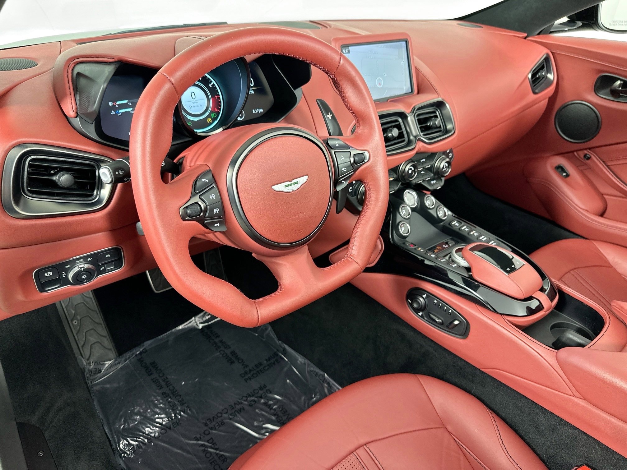 Used 2022 Aston Martin V8 Vantage Roadster image 3