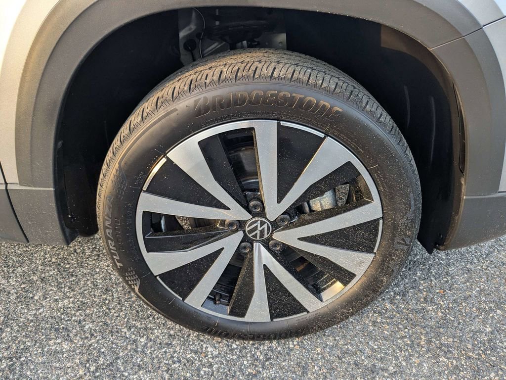 Used 2024 Volkswagen Taos SE image 11