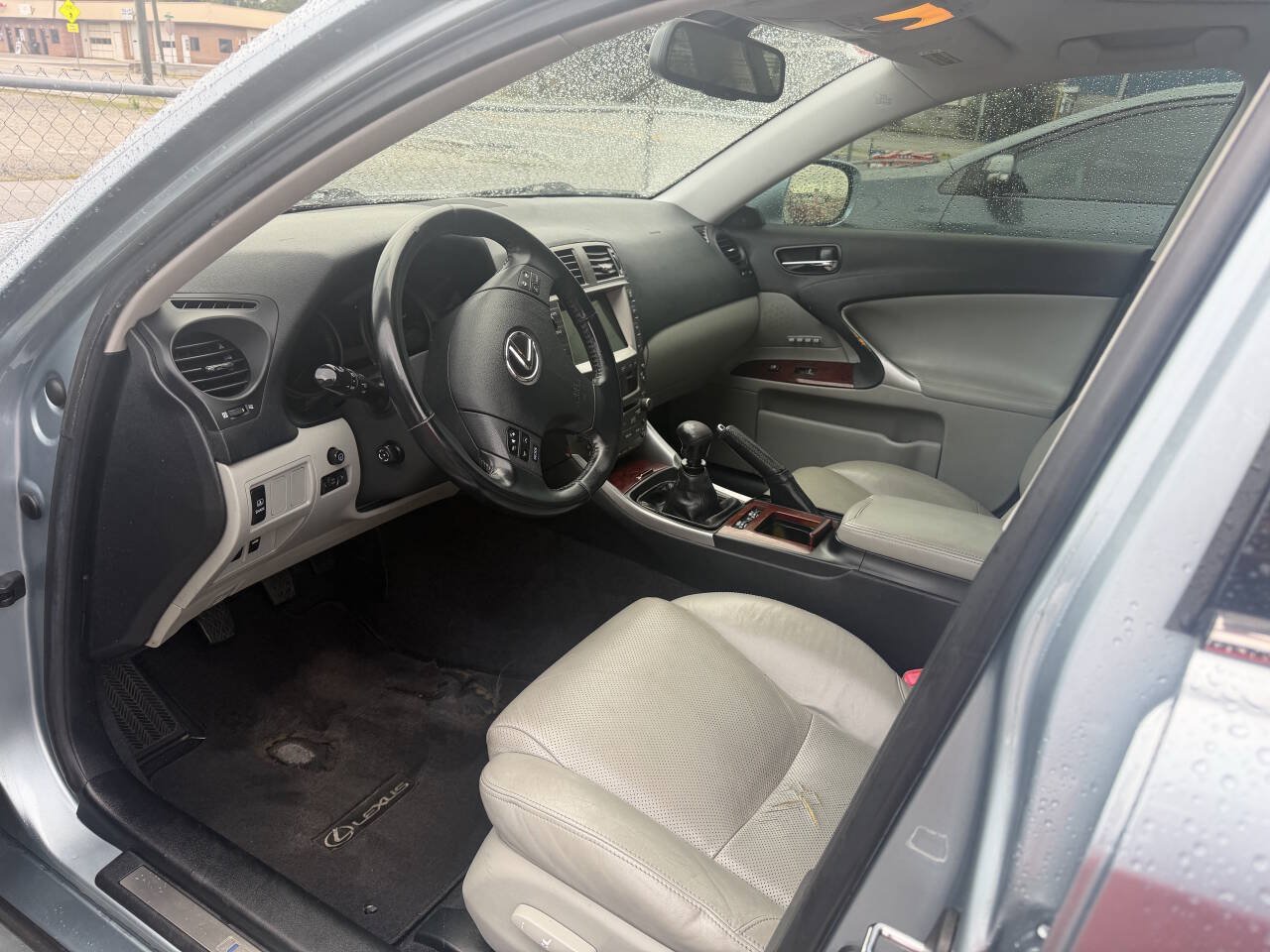 Used 2007 Lexus IS 250 w/ Luxury Plus Pkg RWD image 2