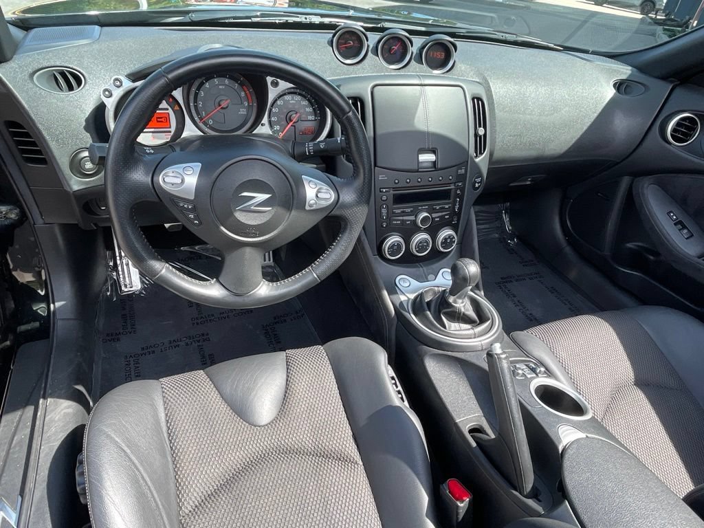 Used 2010 Nissan 370Z Touring RWD image 16