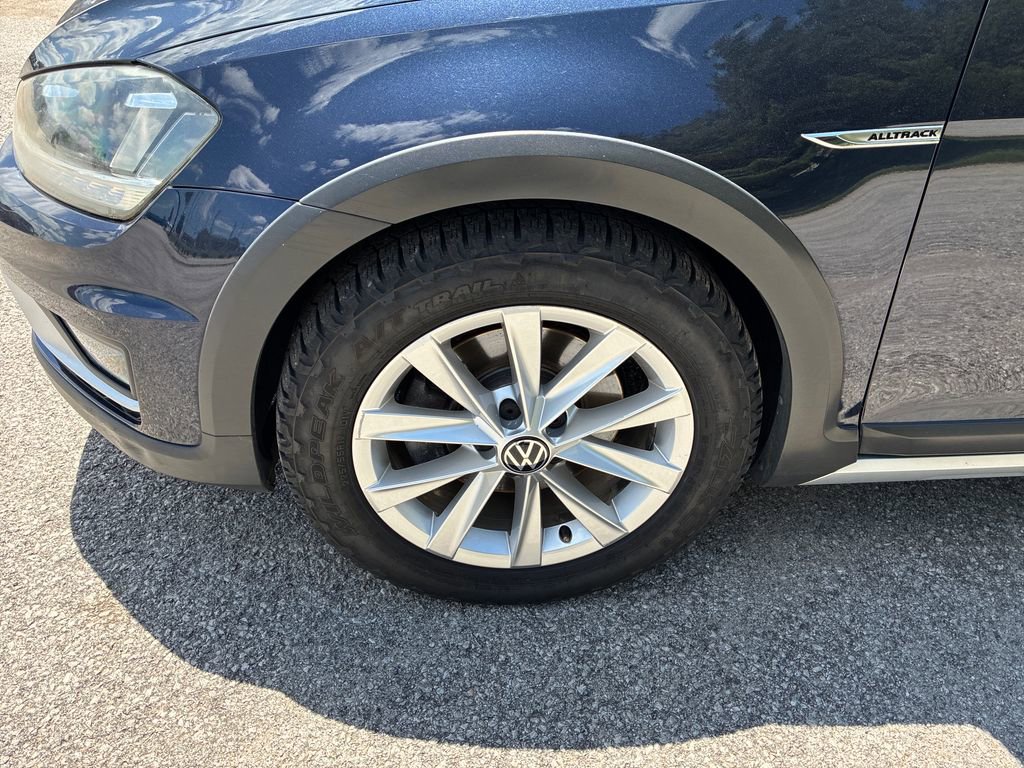 Used 2017 Volkswagen Golf Alltrack SE AWD/4WD image 9