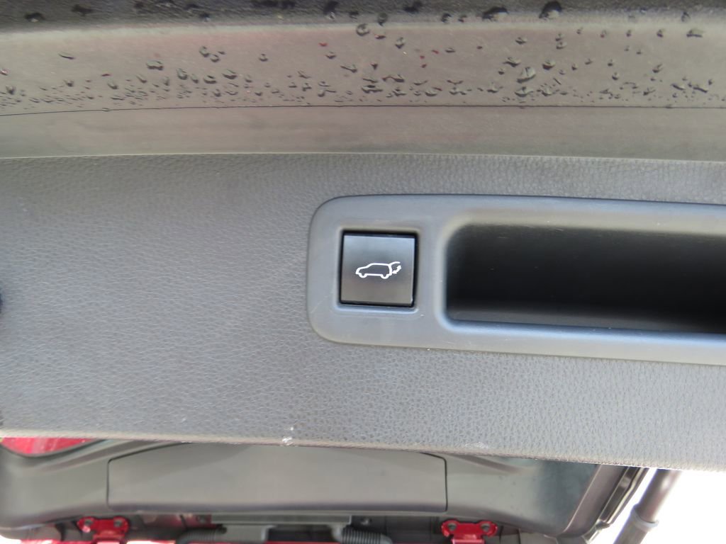 Used 2020 Toyota Highlander XLE AWD/4WD image 19