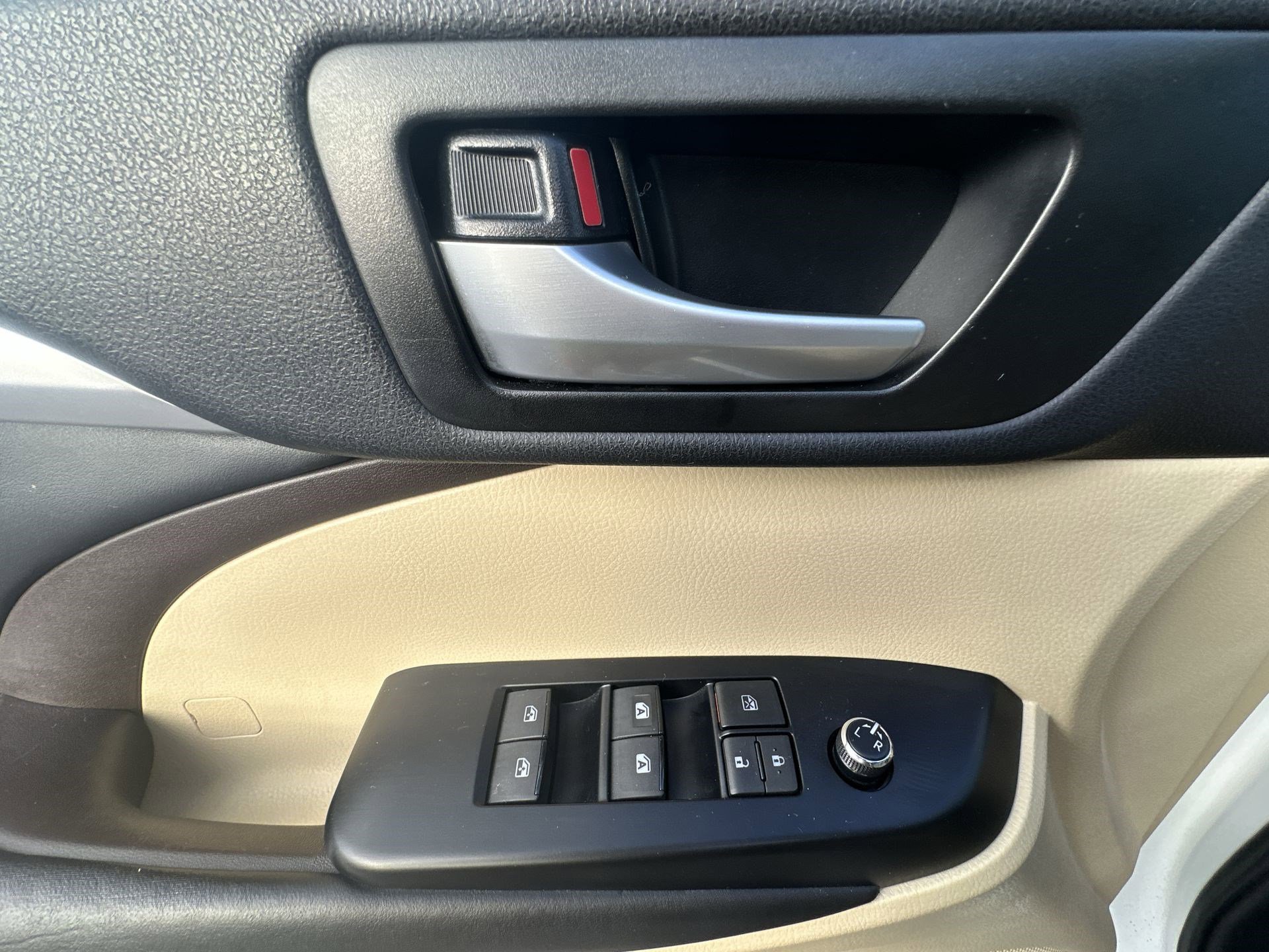 Used 2016 Toyota Highlander XLE image 15