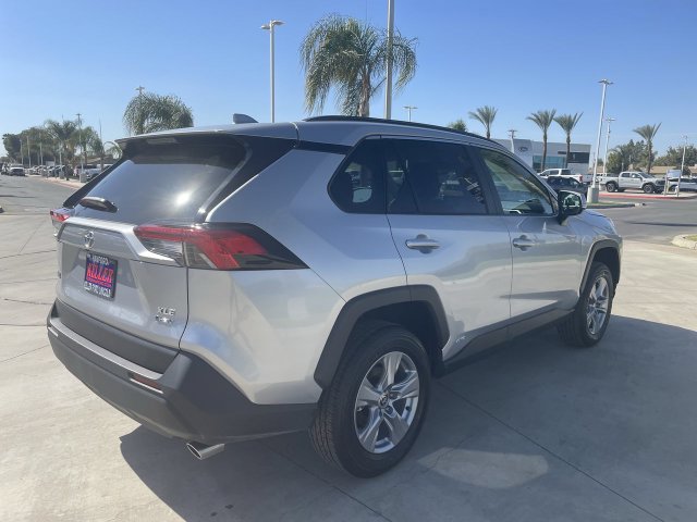Used 2025 Toyota RAV4 XLE AWD/4WD image 8