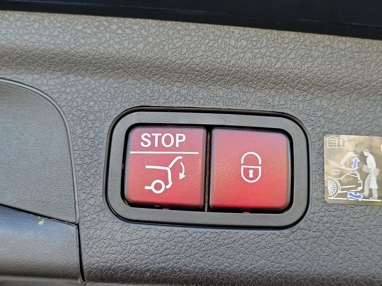 Used 2025 Mercedes-Benz GLE 350 4MATIC image 9