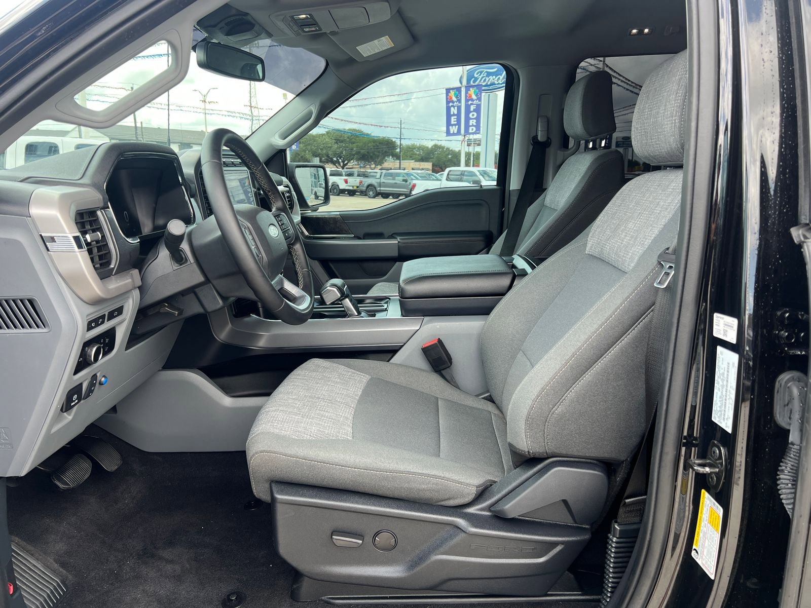Used 2023 Ford F150 Lightning XLT AWD/4WD image 13