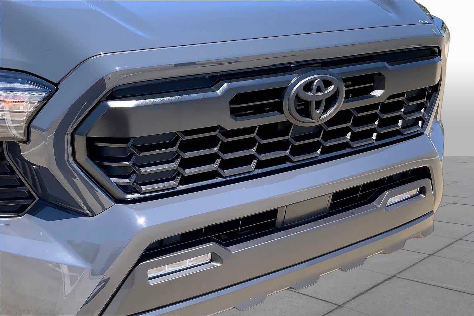 Used 2025 Toyota Tacoma TRD Off-Road AWD/4WD image 31