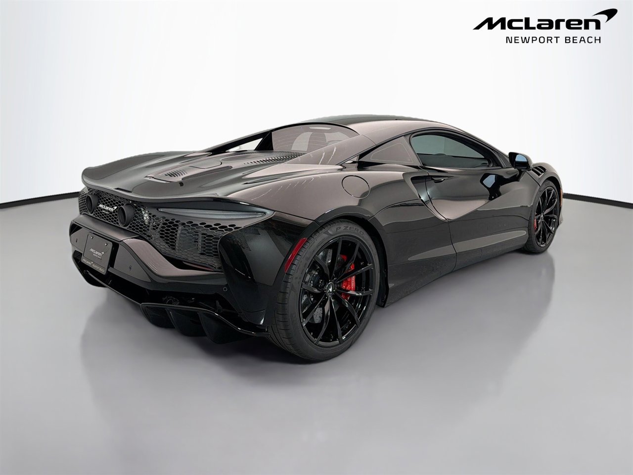 Used 2023 McLaren Artura RWD image 7