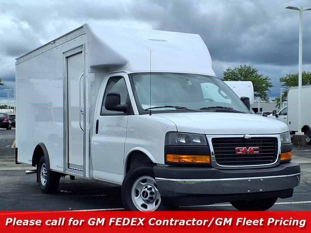 New 2025 GMC Savana 3500 w/ Power Convenience Package