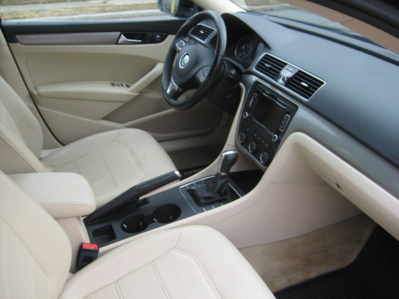 Used 2015 Volkswagen Passat 1.8T Limited Edition FWD image 16