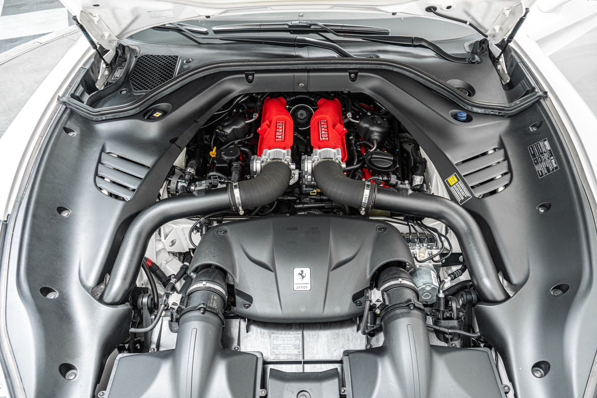 Used 2016 Ferrari California T RWD image 12