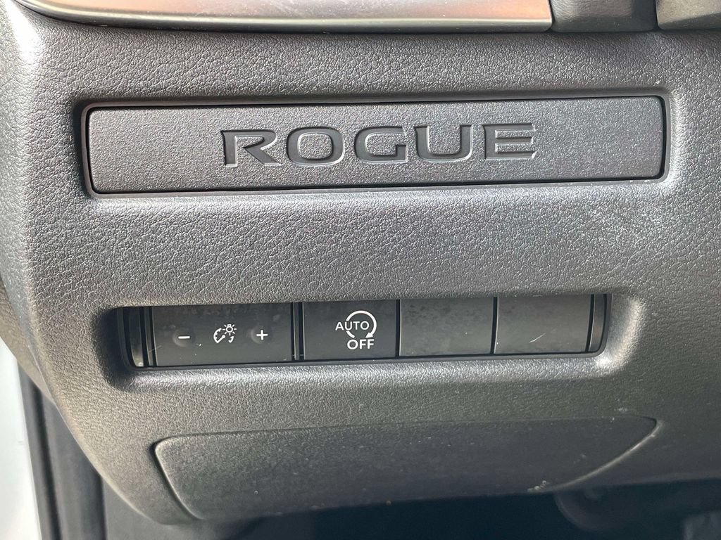 Used 2023 Nissan Rogue S AWD/4WD image 19