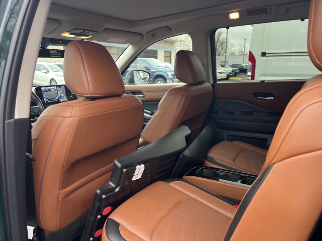 Used 2024 Nissan Pathfinder Platinum image 20