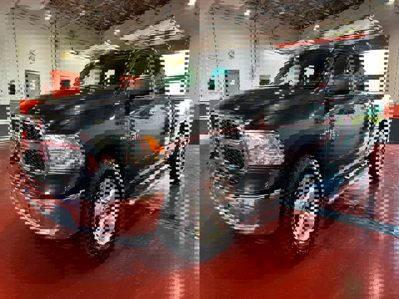 Used 2016 RAM 1500 Classic SLT image 2