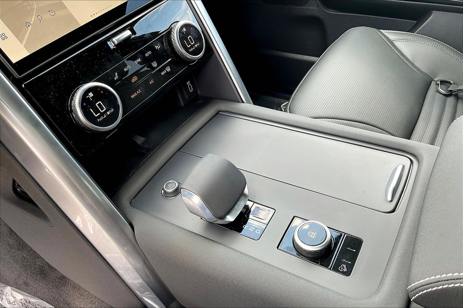 New 2026 Land Rover Discovery Dynamic SE AWD/4WD image 13