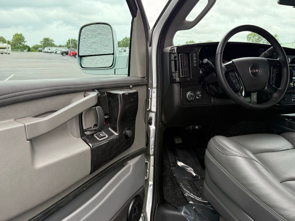 Used 2023 GMC Savana 2500 image 13