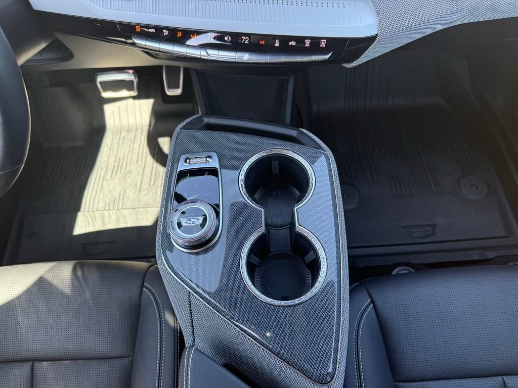 Certified 2025 Cadillac Optiq Luxury 2 w/ LPO, Floor Liner Package AWD/4WD image 24