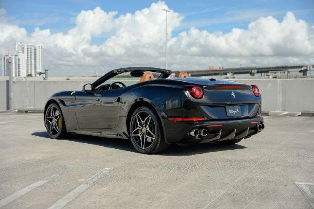 Used 2015 Ferrari California T RWD image 2