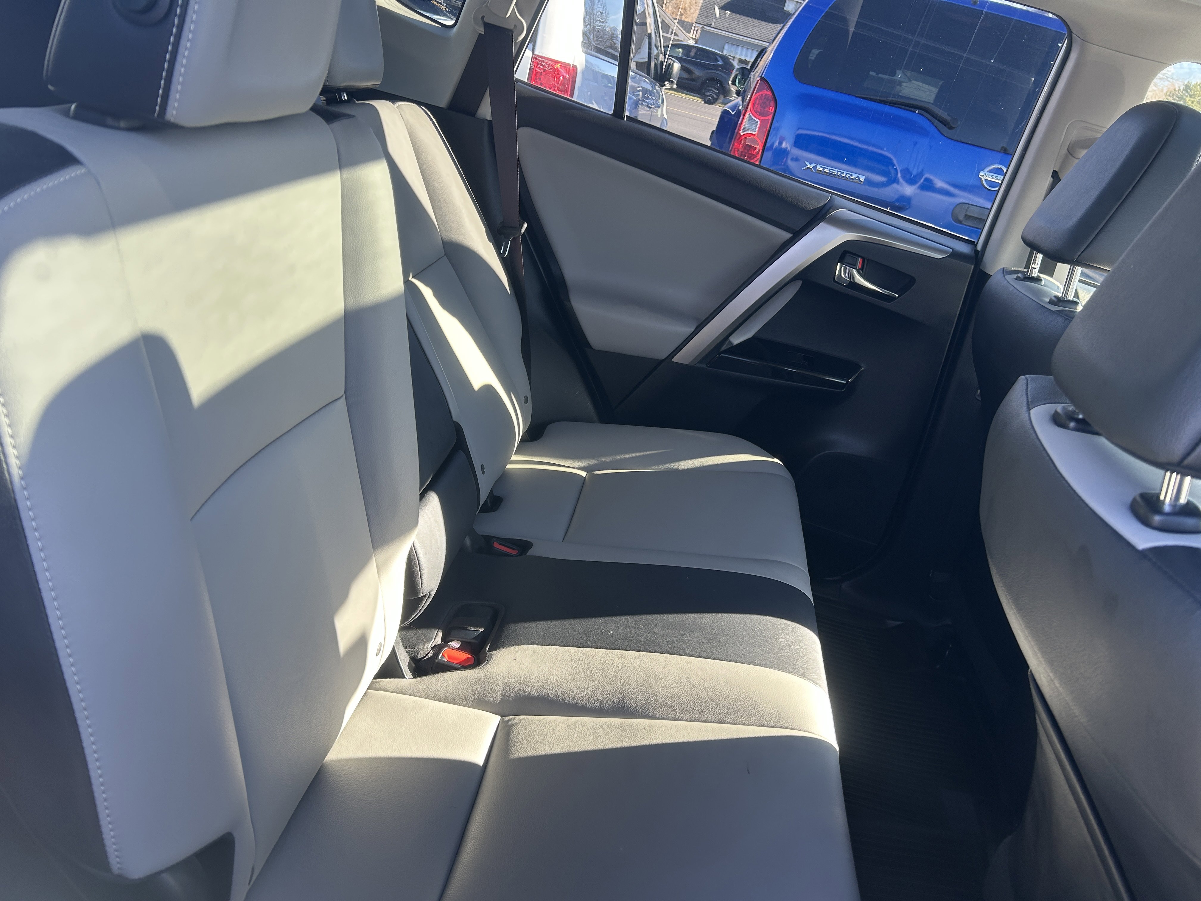 Used 2018 Toyota RAV4 Limited image 15