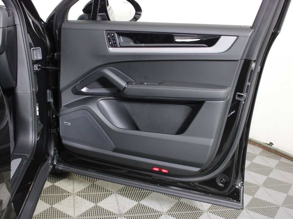 Certified 2026 Porsche Cayenne Coupe image 35