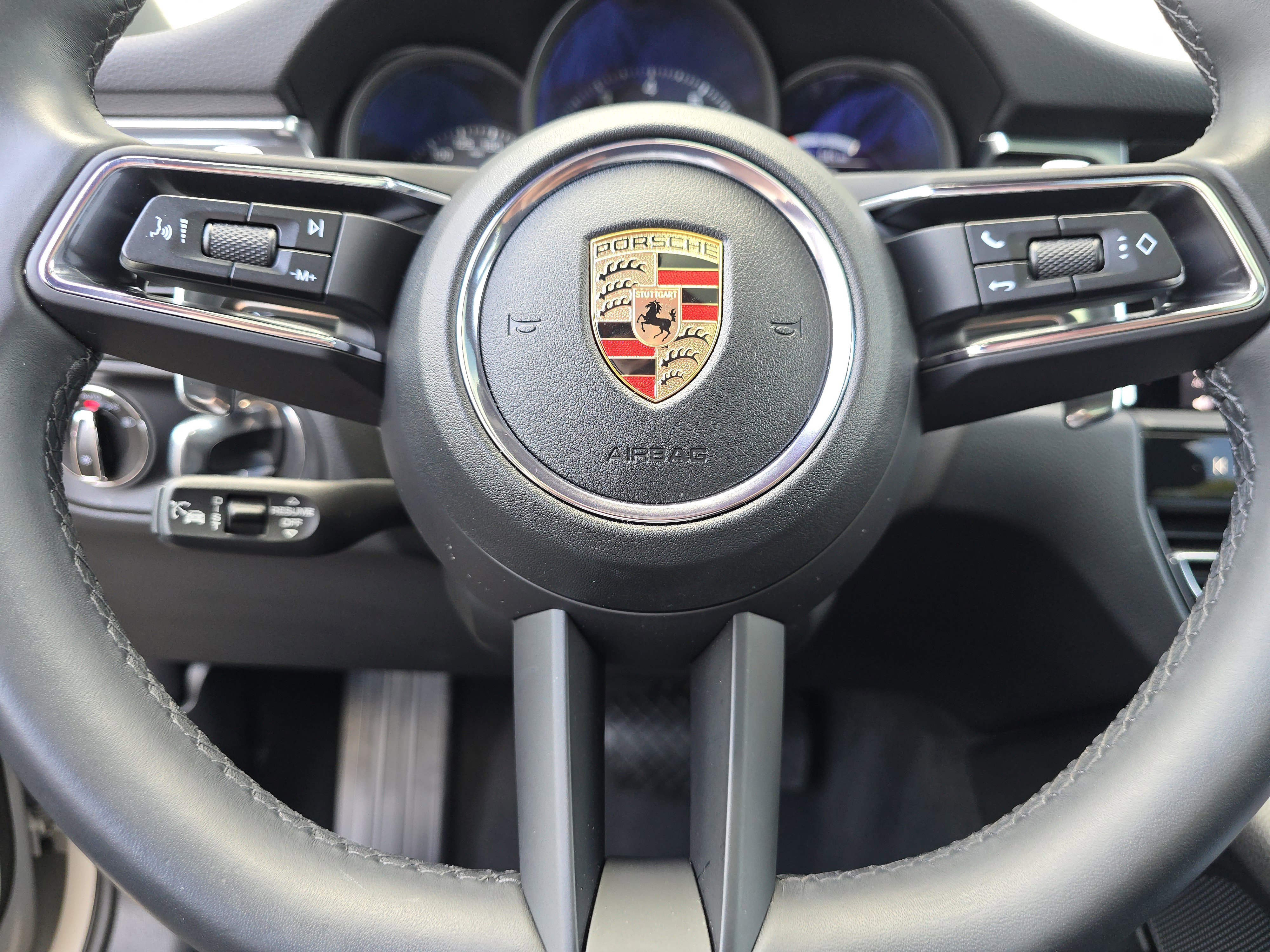 Certified 2025 Porsche Macan image 17