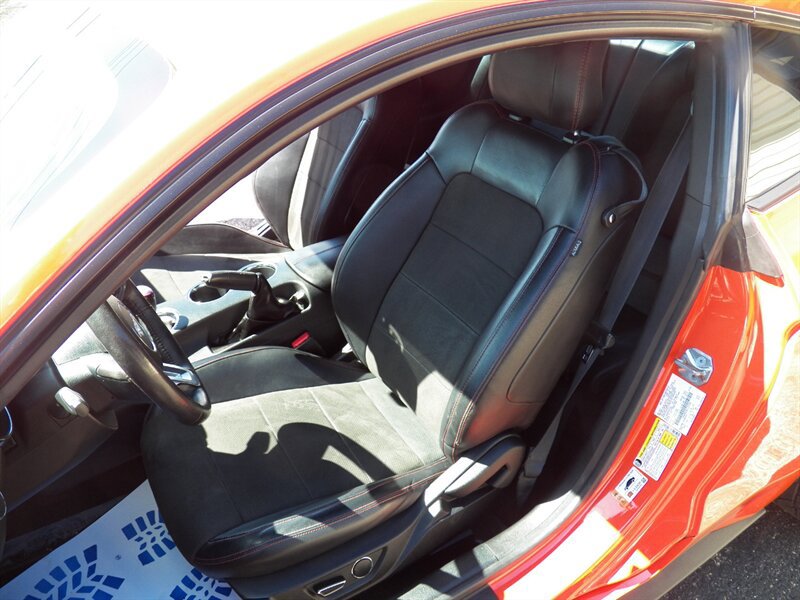 Used 2016 Ford Mustang GT Premium w/ Equipment Group 401A RWD image 8