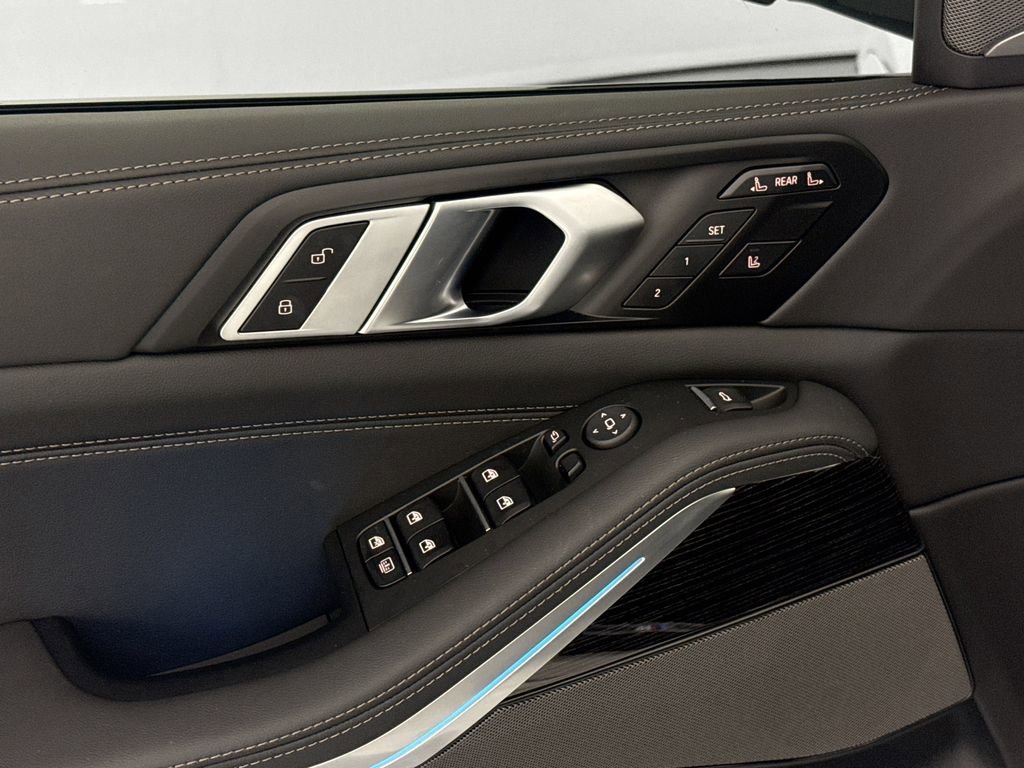 Used 2026 BMW X7 xDrive40i w/ M Sport Package image 17