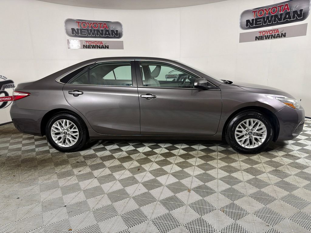Used 2017 Toyota Camry LE image 2