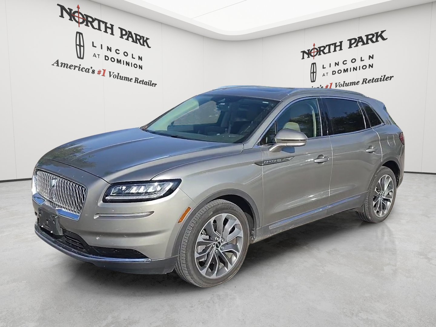 Used 2023 Lincoln Nautilus Reserve FWD image 1